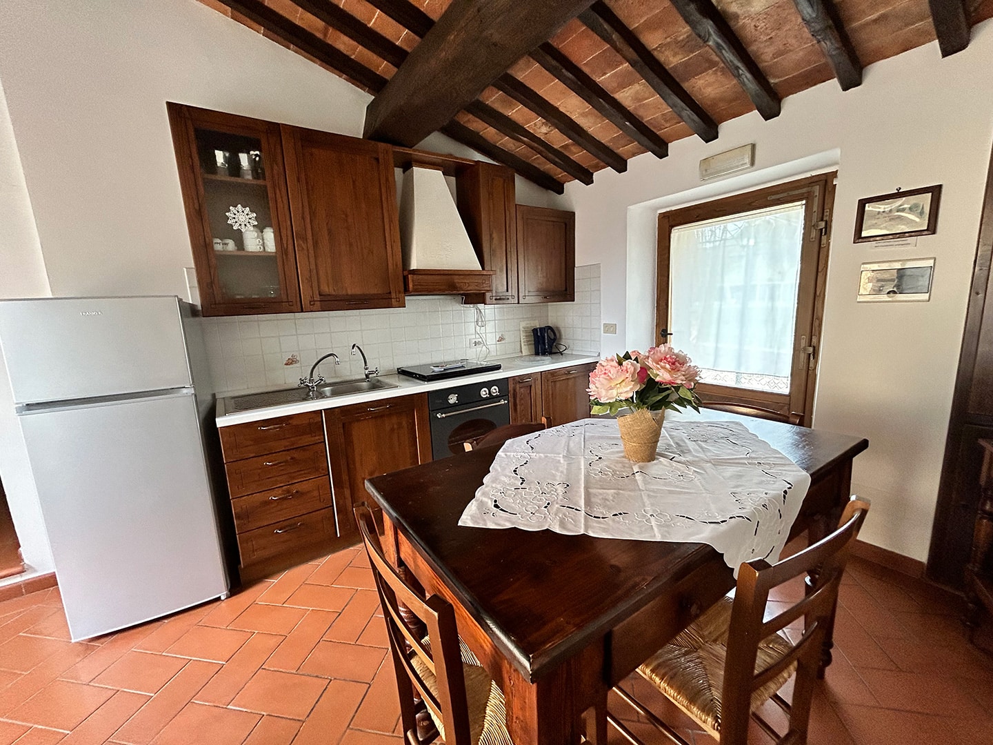 Cucina e tavolo da pranzo