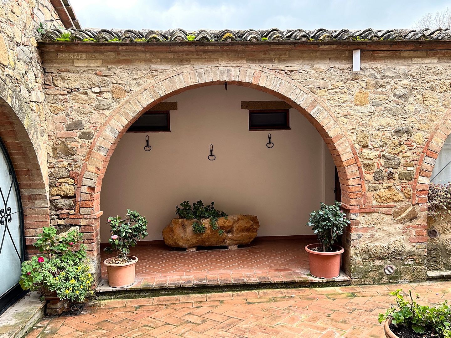 Porticato entrate camera 1 2